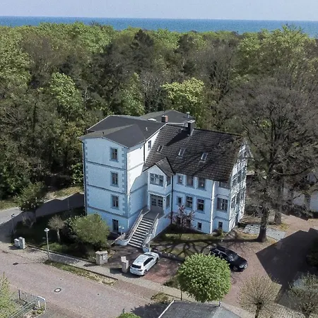 Bussard Mit Kamin Und Whirlpool Apartment